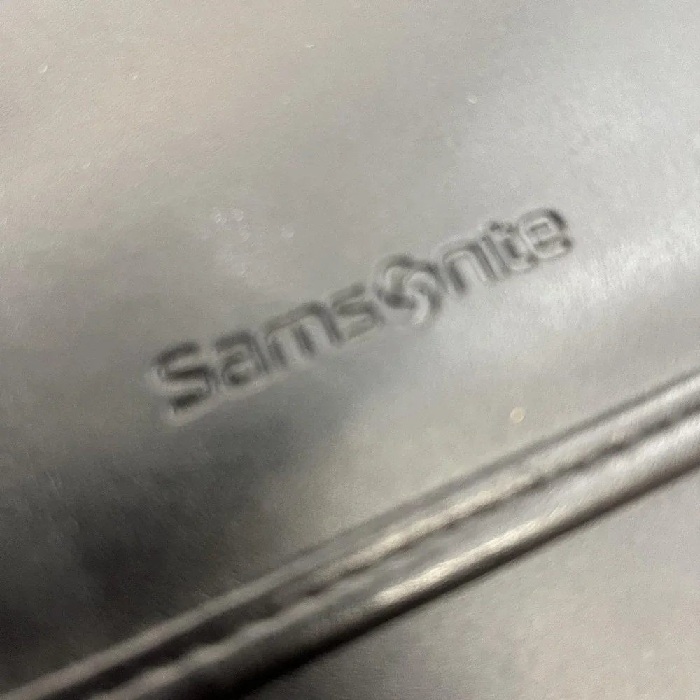 Samsonite Black 17